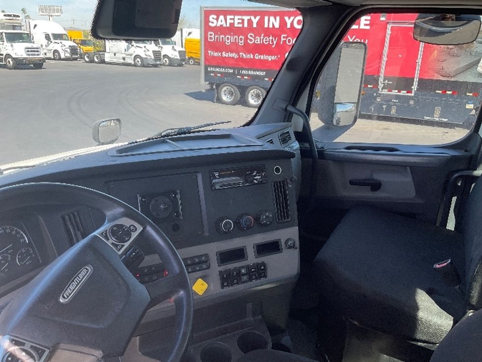 Day Cab Tractor-Heavy Duty Tractors-Freightliner-2020-T12664ST-Phoenix-AZ-308,716\n\t\tmiles-$ 60,000 - Image 10
