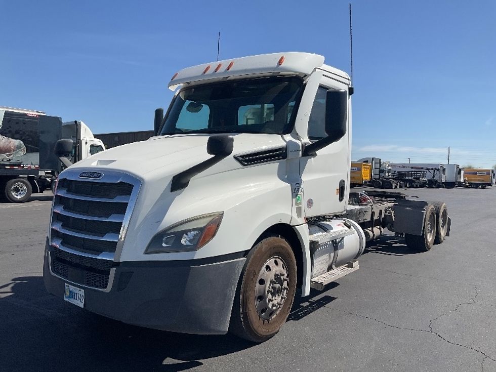 Day Cab Tractor-Heavy Duty Tractors-Freightliner-2020-T12664ST-Phoenix-AZ-308,716\n\t\tmiles-$ 60,000 - Image 3