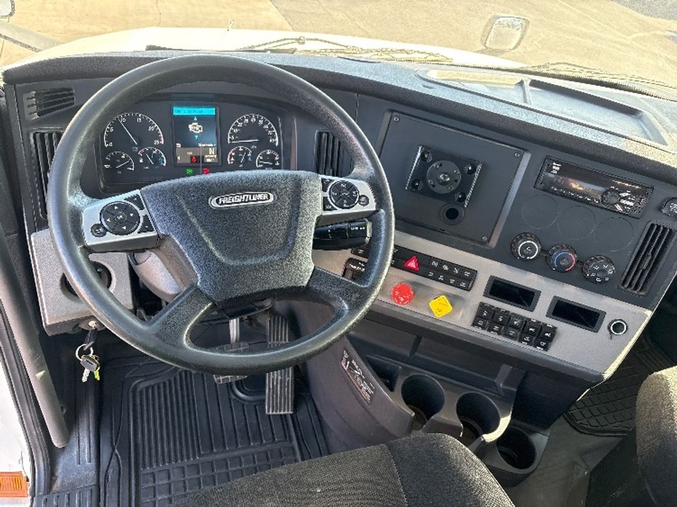 Day Cab Tractor-Heavy Duty Tractors-Freightliner-2020-T12664ST-Phoenix-AZ-325,985\n\t\tmiles-$ 59,000 - Image 11