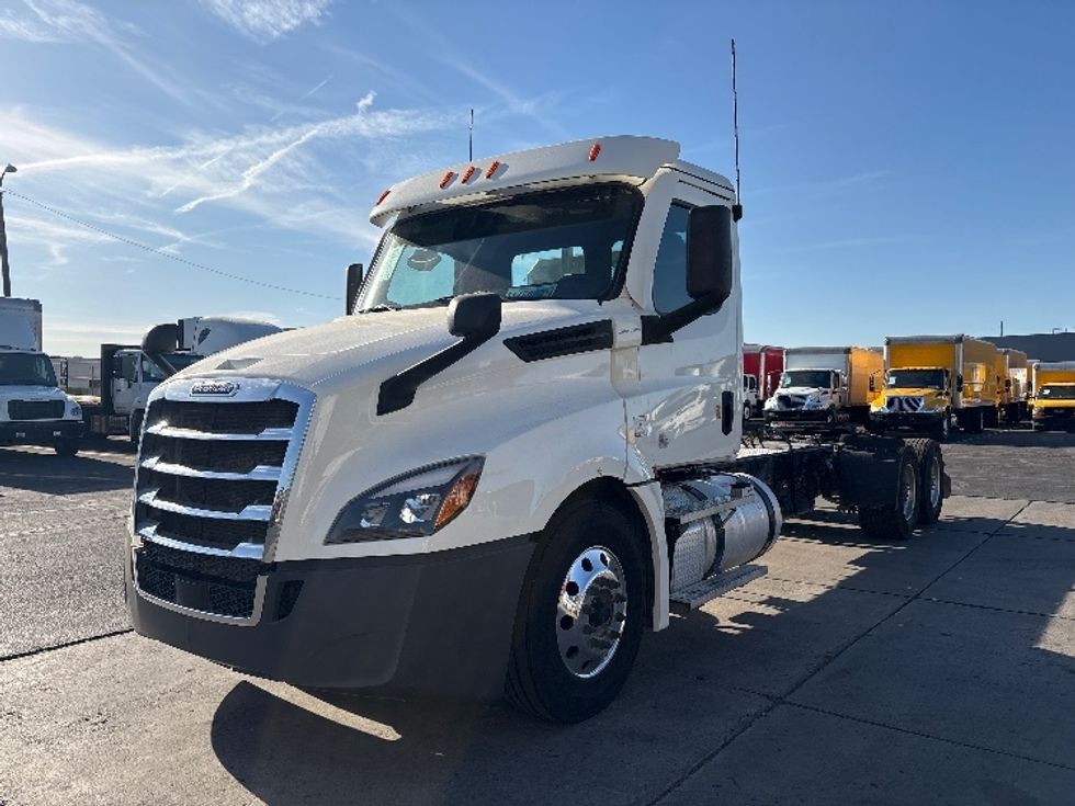 Day Cab Tractor-Heavy Duty Tractors-Freightliner-2020-T12664ST-Phoenix-AZ-325,985\n\t\tmiles-$ 59,000 - Image 3