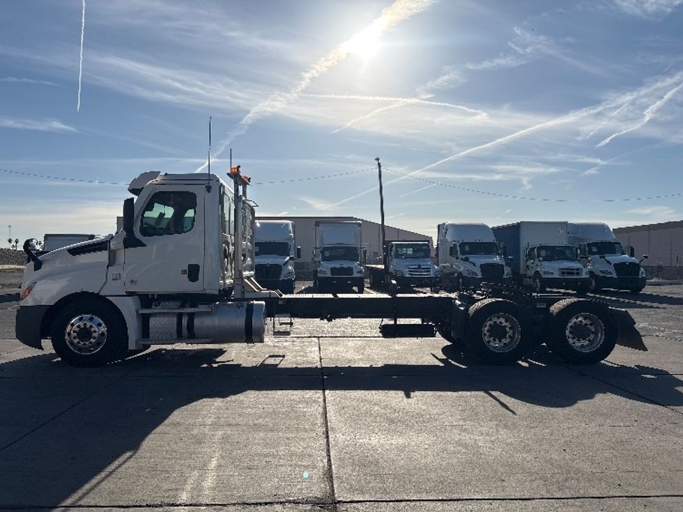 Day Cab Tractor-Heavy Duty Tractors-Freightliner-2020-T12664ST-Phoenix-AZ-325,985\n\t\tmiles-$ 59,000 - Image 4