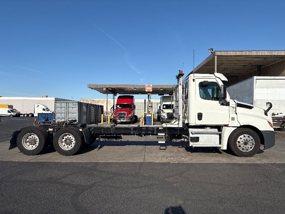 Day Cab Tractor-Heavy Duty Tractors-Freightliner-2020-T12664ST-Phoenix-AZ-325,985\n\t\tmiles-$ 59,000 - Image 8