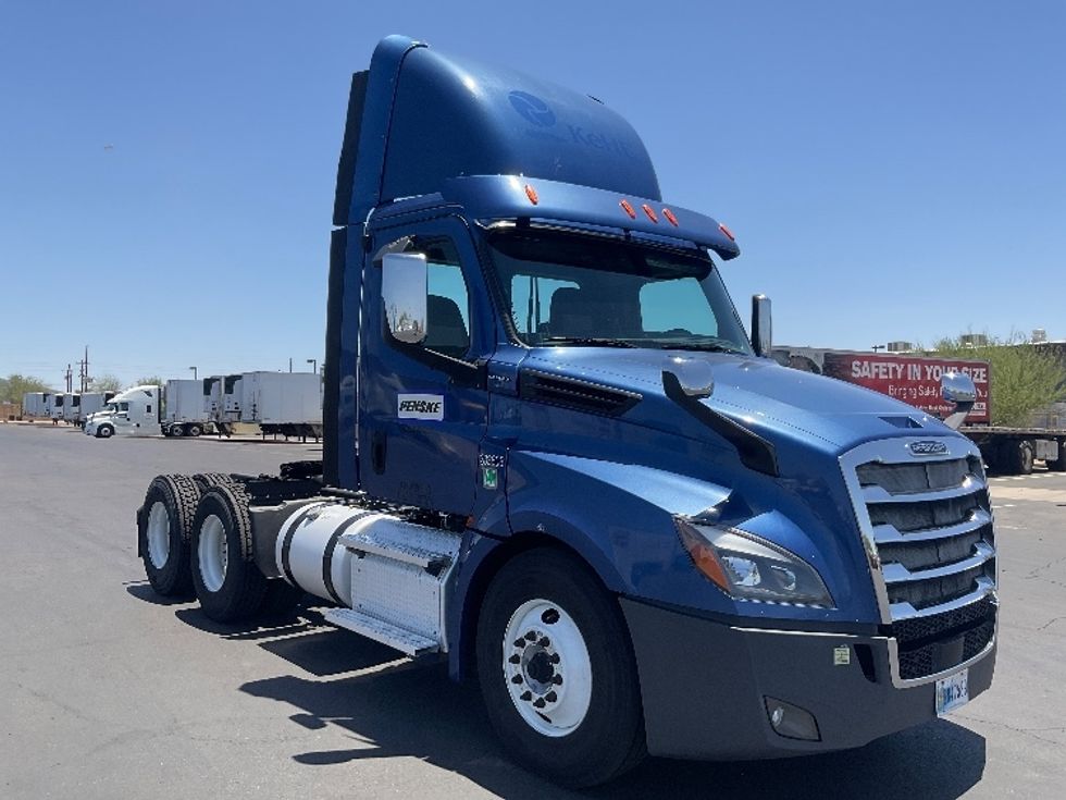 Day Cab Tractor-Heavy Duty Tractors-Freightliner-2020-T12664ST-Phoenix-AZ-420,677\n\t\tmiles-$ 48,500 - Image 1