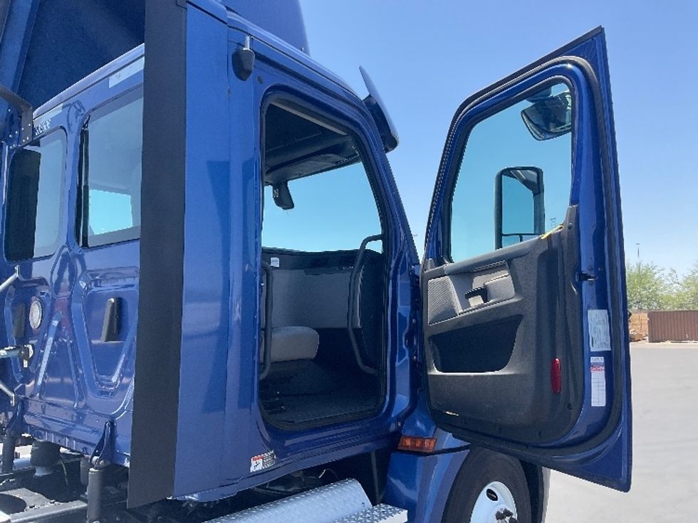 Day Cab Tractor-Heavy Duty Tractors-Freightliner-2020-T12664ST-Phoenix-AZ-420,677\n\t\tmiles-$ 48,500 - Image 12