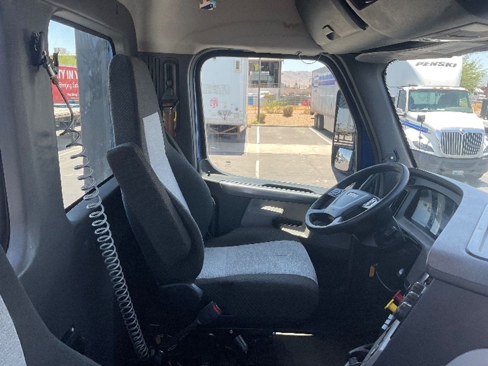 Day Cab Tractor-Heavy Duty Tractors-Freightliner-2020-T12664ST-Phoenix-AZ-420,677\n\t\tmiles-$ 48,500 - Image 14