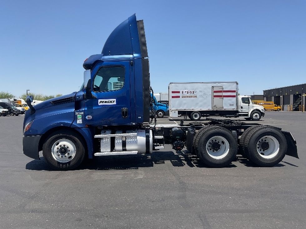 Day Cab Tractor-Heavy Duty Tractors-Freightliner-2020-T12664ST-Phoenix-AZ-420,677\n\t\tmiles-$ 48,500 - Image 4