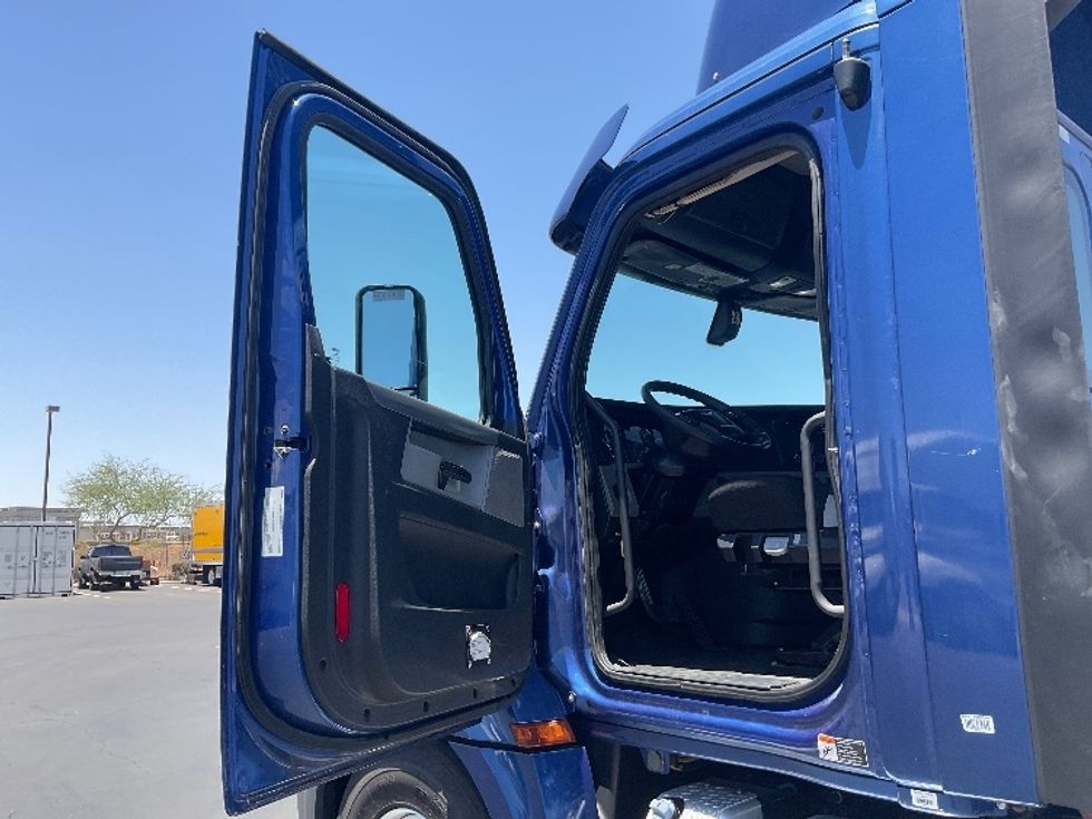 Day Cab Tractor-Heavy Duty Tractors-Freightliner-2020-T12664ST-Phoenix-AZ-420,677\n\t\tmiles-$ 48,500 - Image 9