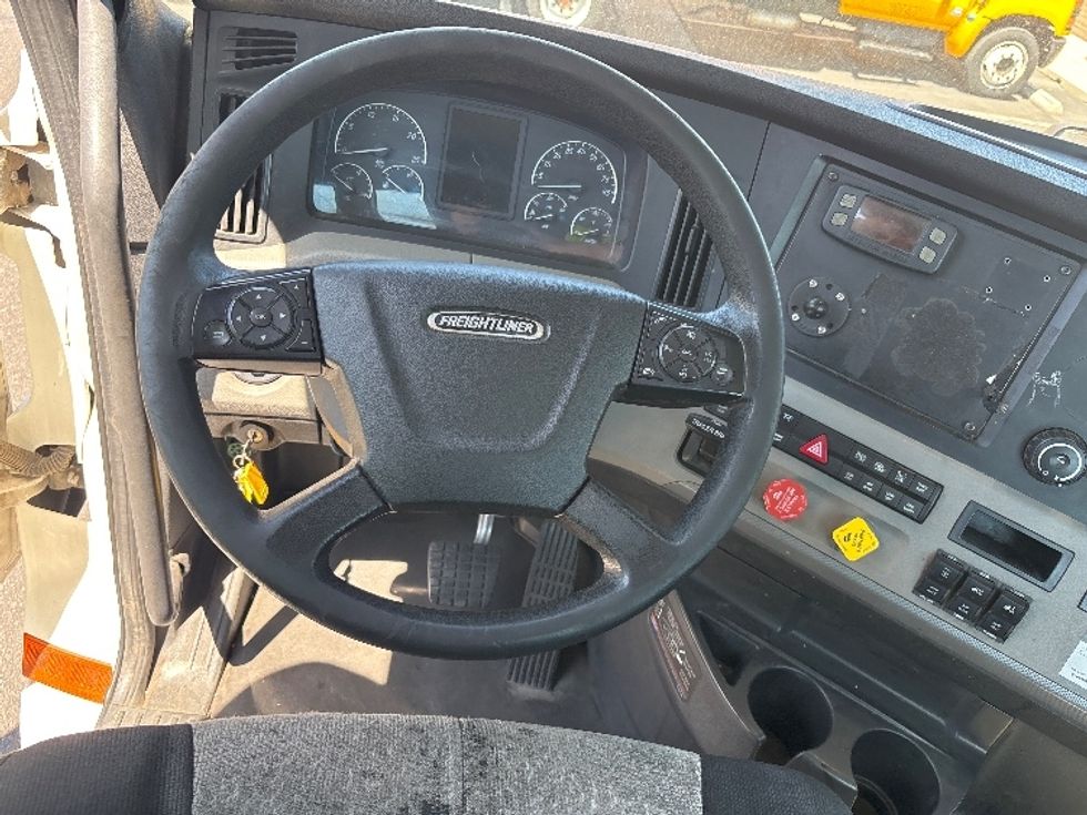Day Cab Tractor-Heavy Duty Tractors-Freightliner-2020-T12664ST-Phoenix-AZ-436,494\n\t\tmiles-$ 44,000 - Image 11
