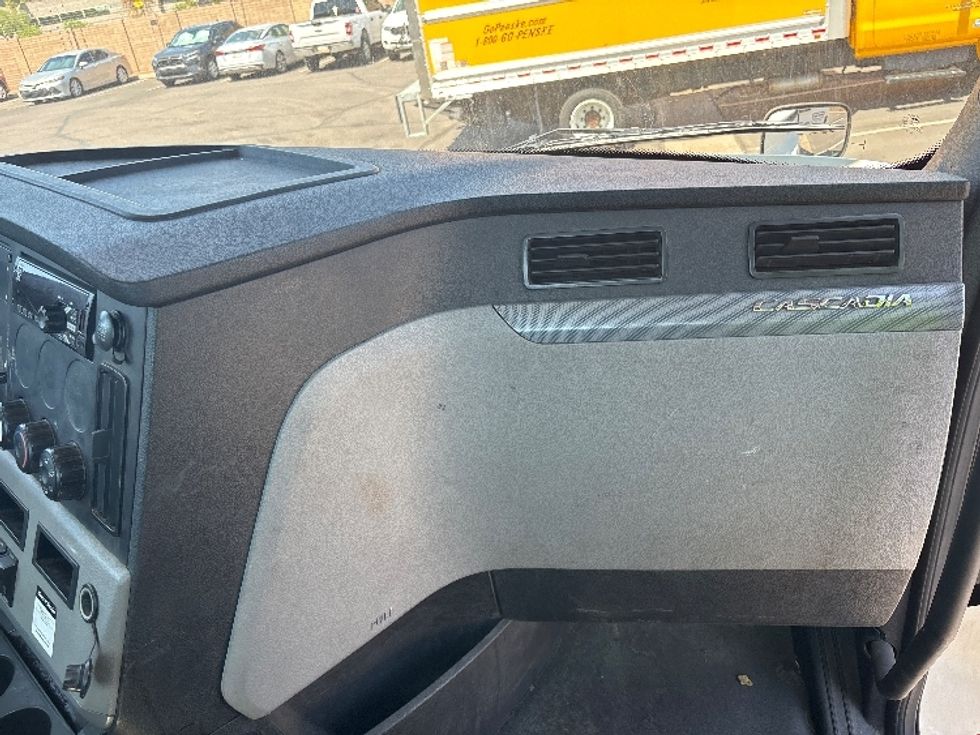 Day Cab Tractor-Heavy Duty Tractors-Freightliner-2020-T12664ST-Phoenix-AZ-436,494\n\t\tmiles-$ 44,000 - Image 13