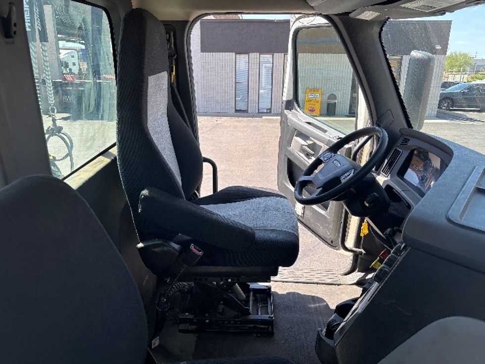 Day Cab Tractor-Heavy Duty Tractors-Freightliner-2020-T12664ST-Phoenix-AZ-436,494\n\t\tmiles-$ 44,000 - Image 14