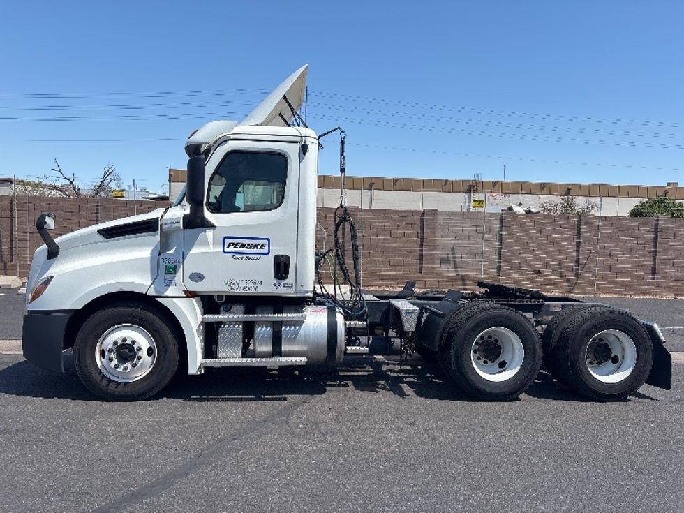 Day Cab Tractor-Heavy Duty Tractors-Freightliner-2020-T12664ST-Phoenix-AZ-436,494\n\t\tmiles-$ 44,000 - Image 4