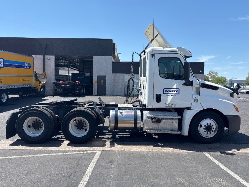 Day Cab Tractor-Heavy Duty Tractors-Freightliner-2020-T12664ST-Phoenix-AZ-436,494\n\t\tmiles-$ 44,000 - Image 8