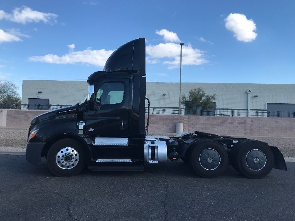 Day Cab Tractor-Heavy Duty Tractors-Freightliner-2020-T12664ST-Phoenix-AZ-446,017\n\t\tmiles-$ 60,500 - Image 4