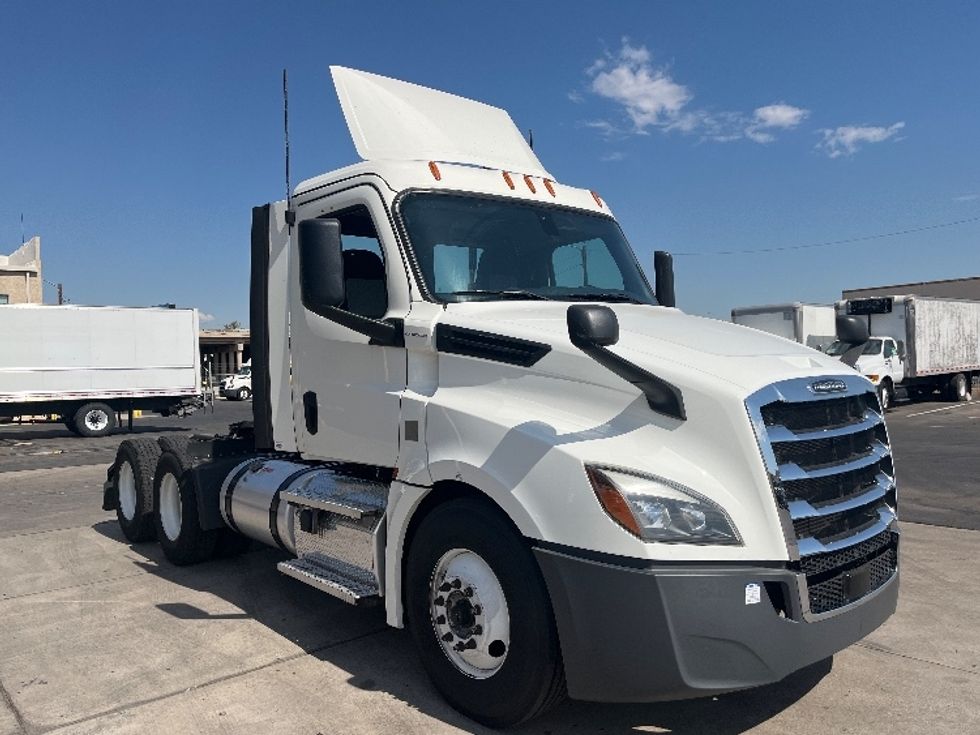 Day Cab Tractor-Heavy Duty Tractors-Freightliner-2020-T12664ST-Phoenix-AZ-456,524\n\t\tmiles-$ 64,000 - Image 1
