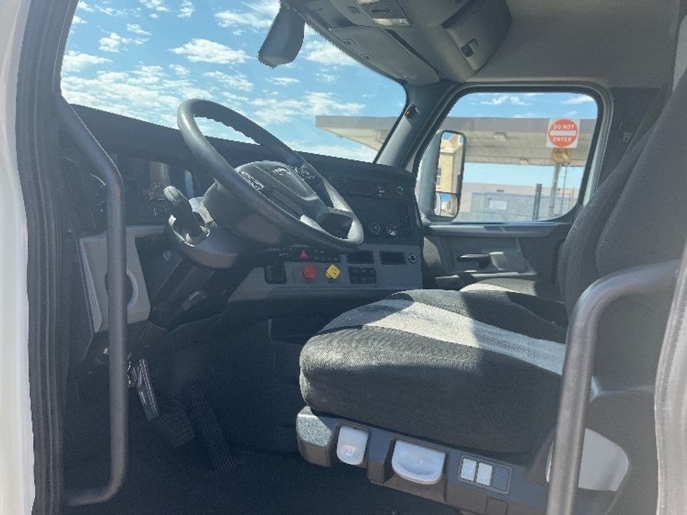 Day Cab Tractor-Heavy Duty Tractors-Freightliner-2020-T12664ST-Phoenix-AZ-456,524\n\t\tmiles-$ 64,000 - Image 10