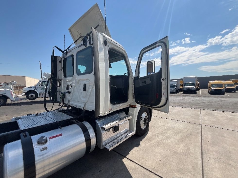Day Cab Tractor-Heavy Duty Tractors-Freightliner-2020-T12664ST-Phoenix-AZ-456,524\n\t\tmiles-$ 64,000 - Image 12