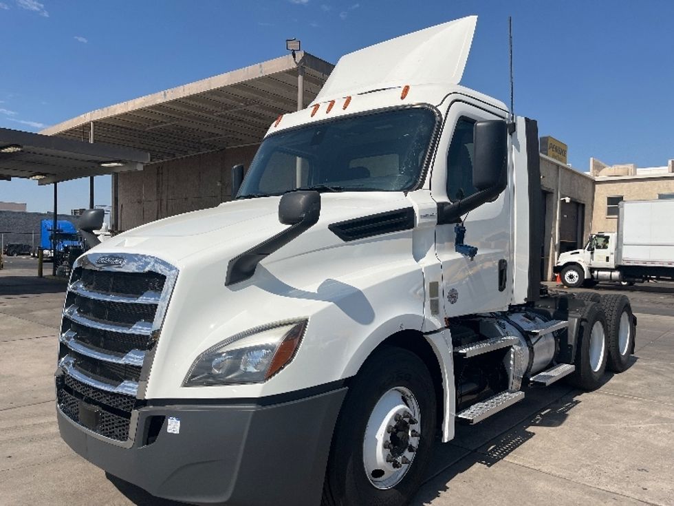 Day Cab Tractor-Heavy Duty Tractors-Freightliner-2020-T12664ST-Phoenix-AZ-456,524\n\t\tmiles-$ 64,000 - Image 3