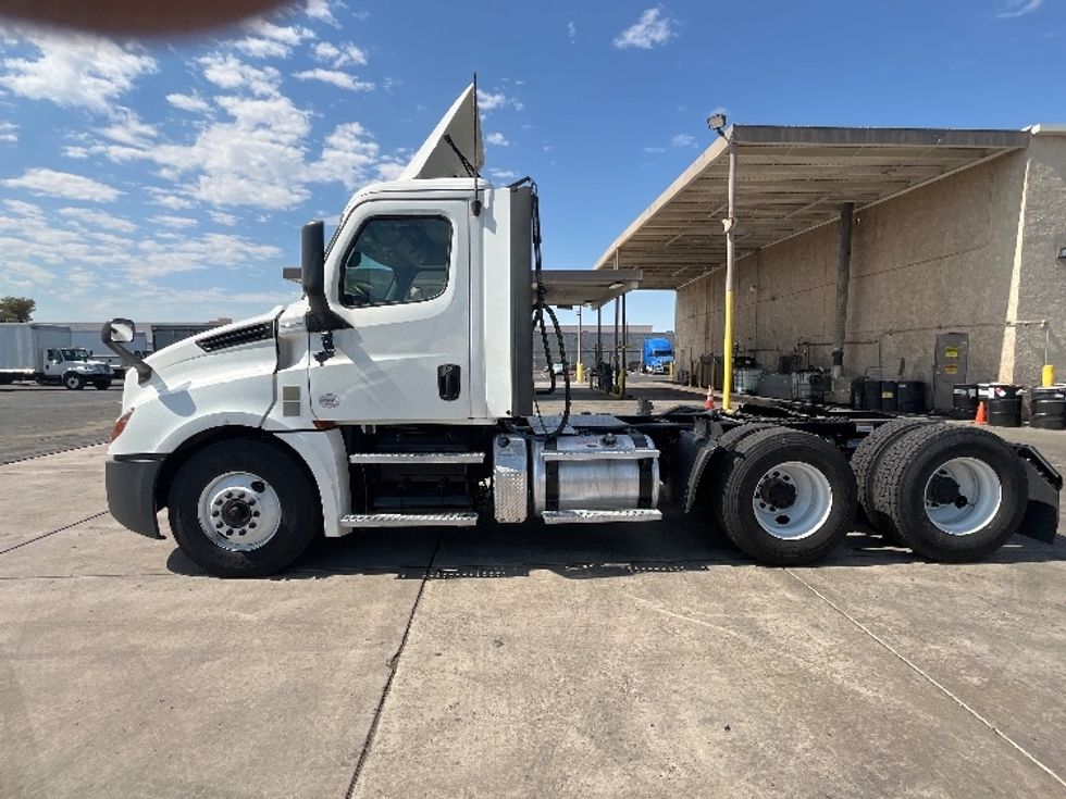 Day Cab Tractor-Heavy Duty Tractors-Freightliner-2020-T12664ST-Phoenix-AZ-456,524\n\t\tmiles-$ 64,000 - Image 4