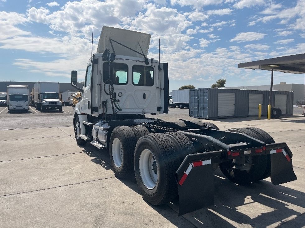 Day Cab Tractor-Heavy Duty Tractors-Freightliner-2020-T12664ST-Phoenix-AZ-456,524\n\t\tmiles-$ 64,000 - Image 5