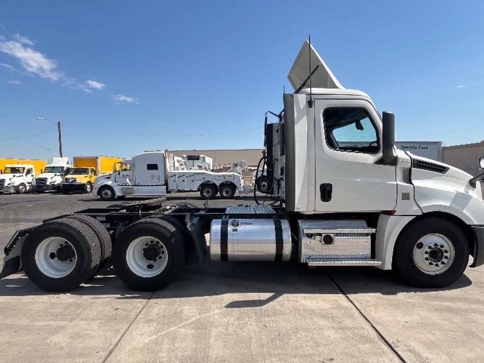 Day Cab Tractor-Heavy Duty Tractors-Freightliner-2020-T12664ST-Phoenix-AZ-456,524\n\t\tmiles-$ 64,000 - Image 8
