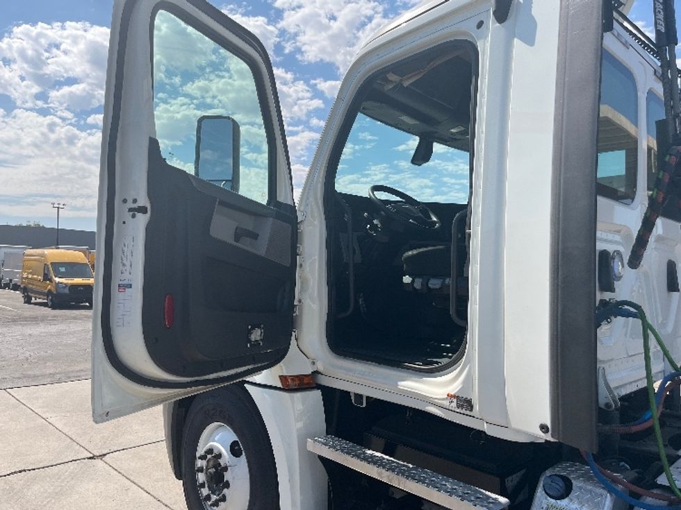 Day Cab Tractor-Heavy Duty Tractors-Freightliner-2020-T12664ST-Phoenix-AZ-456,524\n\t\tmiles-$ 64,000 - Image 9
