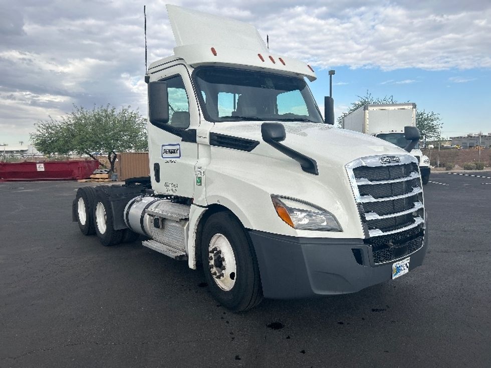 Day Cab Tractor-Heavy Duty Tractors-Freightliner-2020-T12664ST-Phoenix-AZ-461,062\n\t\tmiles-$ 48,000 - Image 1