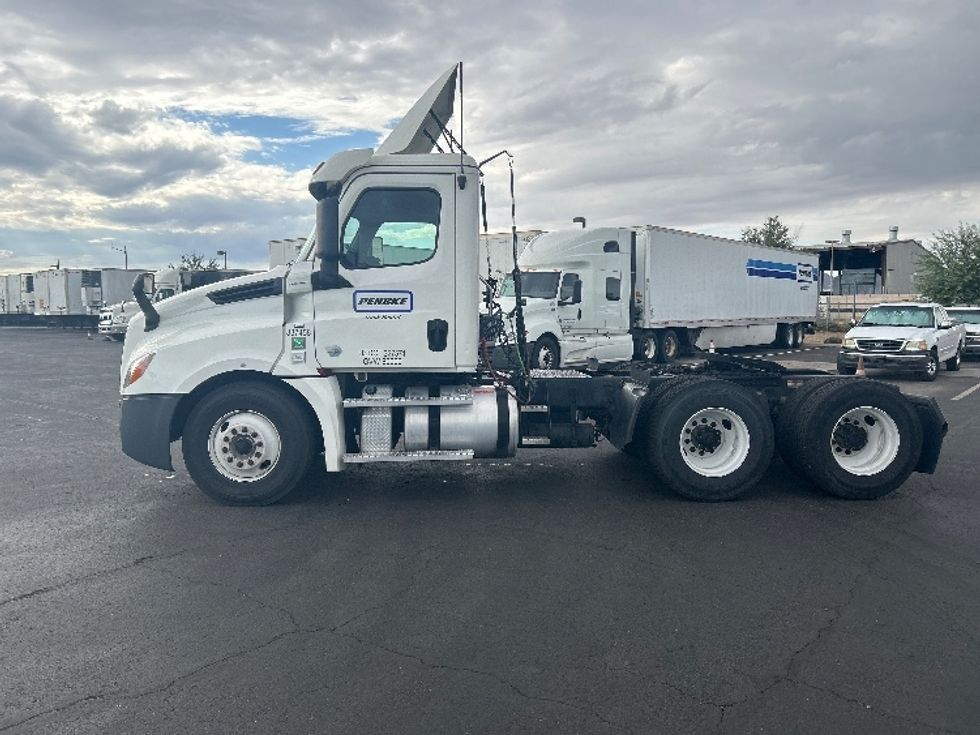 Day Cab Tractor-Heavy Duty Tractors-Freightliner-2020-T12664ST-Phoenix-AZ-461,062\n\t\tmiles-$ 48,000 - Image 4