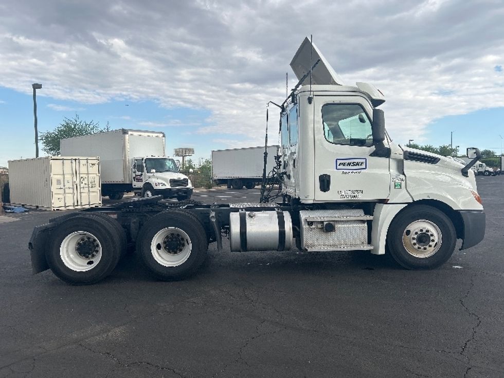 Day Cab Tractor-Heavy Duty Tractors-Freightliner-2020-T12664ST-Phoenix-AZ-461,062\n\t\tmiles-$ 48,000 - Image 8