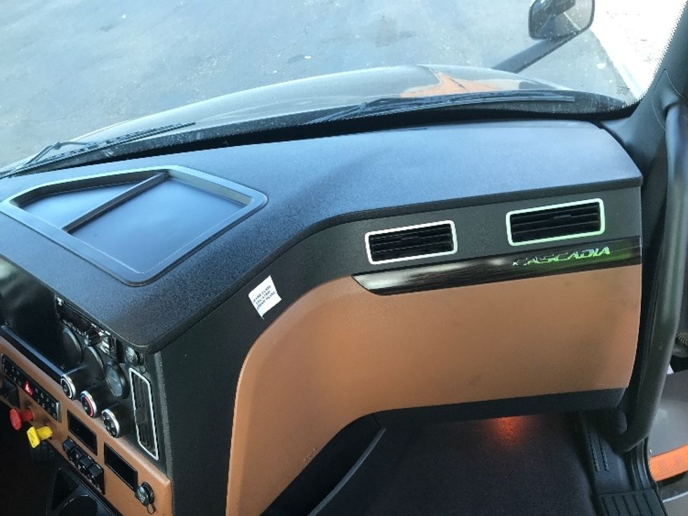 Day Cab Tractor-Heavy Duty Tractors-Freightliner-2020-T12664ST-Phoenix-AZ-463,264\n\t\tmiles-$ 44,750 - Image 13