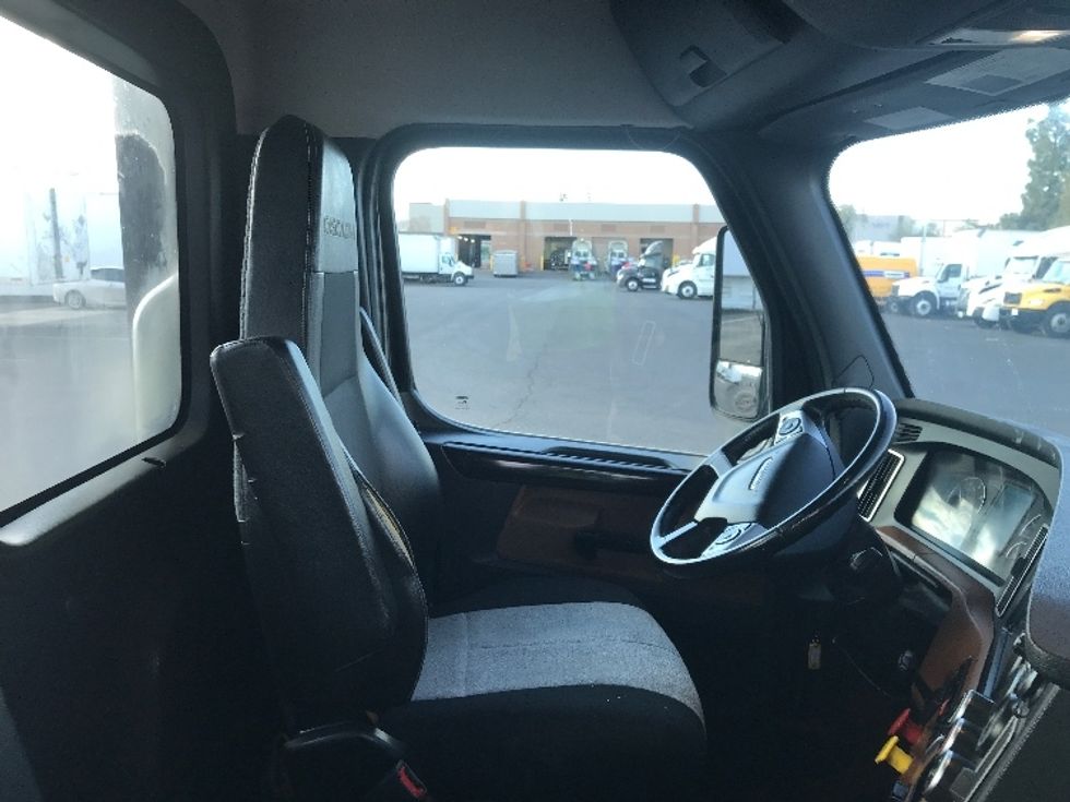 Day Cab Tractor-Heavy Duty Tractors-Freightliner-2020-T12664ST-Phoenix-AZ-463,264\n\t\tmiles-$ 44,750 - Image 14