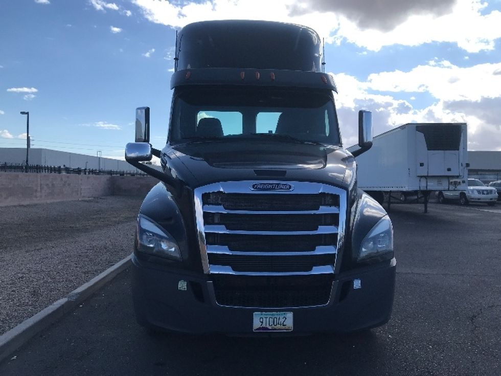 Day Cab Tractor-Heavy Duty Tractors-Freightliner-2020-T12664ST-Phoenix-AZ-463,264\n\t\tmiles-$ 44,750 - Image 2