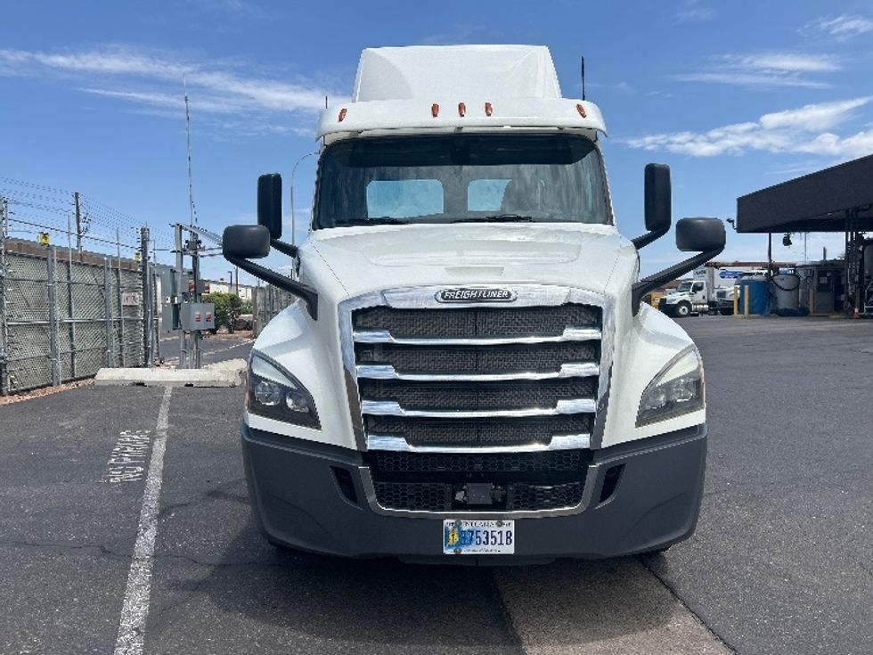 Day Cab Tractor-Heavy Duty Tractors-Freightliner-2020-T12664ST-Phoenix-AZ-495,679\n\t\tmiles-$ 45,750 - Image 2
