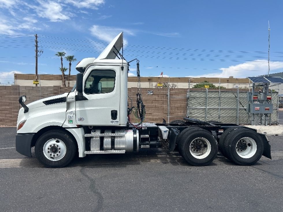 Day Cab Tractor-Heavy Duty Tractors-Freightliner-2020-T12664ST-Phoenix-AZ-495,679\n\t\tmiles-$ 45,750 - Image 4