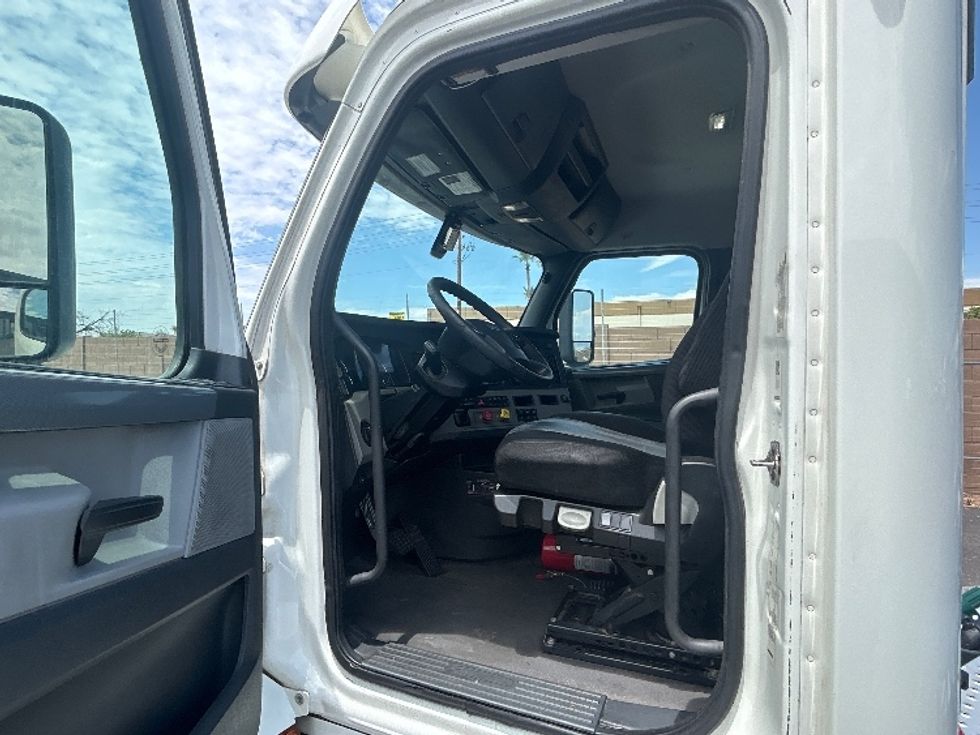 Day Cab Tractor-Heavy Duty Tractors-Freightliner-2020-T12664ST-Phoenix-AZ-495,679\n\t\tmiles-$ 45,750 - Image 9