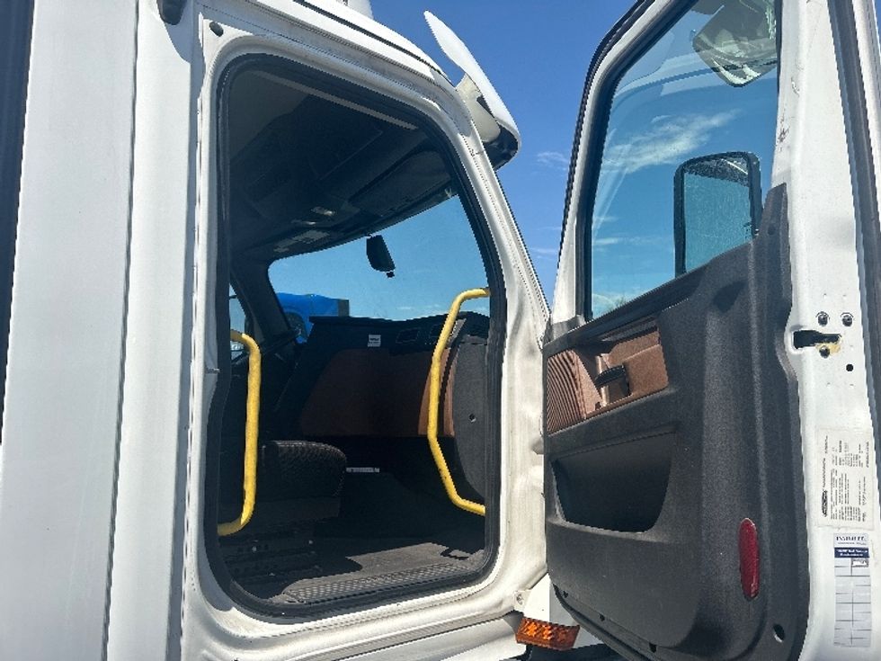 Day Cab Tractor-Heavy Duty Tractors-Freightliner-2020-T12664ST-Phoenix-AZ-497,374\n\t\tmiles-$ 53,750 - Image 12