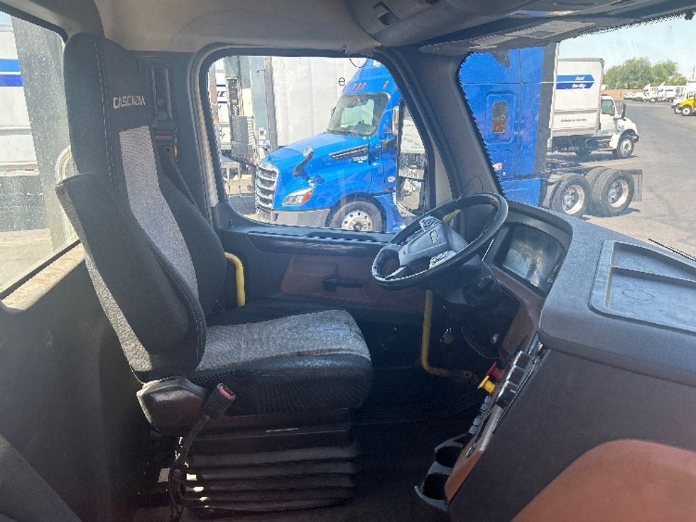 Day Cab Tractor-Heavy Duty Tractors-Freightliner-2020-T12664ST-Phoenix-AZ-497,374\n\t\tmiles-$ 53,750 - Image 14