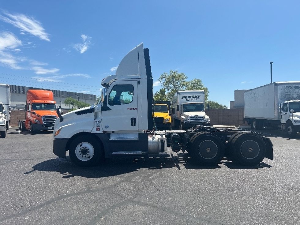 Day Cab Tractor-Heavy Duty Tractors-Freightliner-2020-T12664ST-Phoenix-AZ-497,374\n\t\tmiles-$ 53,750 - Image 4
