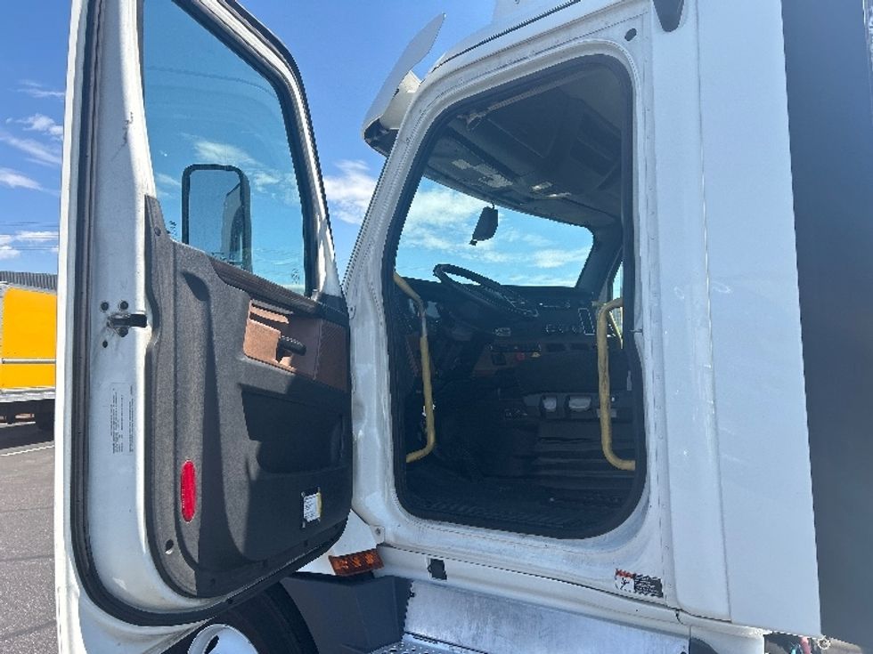 Day Cab Tractor-Heavy Duty Tractors-Freightliner-2020-T12664ST-Phoenix-AZ-497,374\n\t\tmiles-$ 53,750 - Image 9