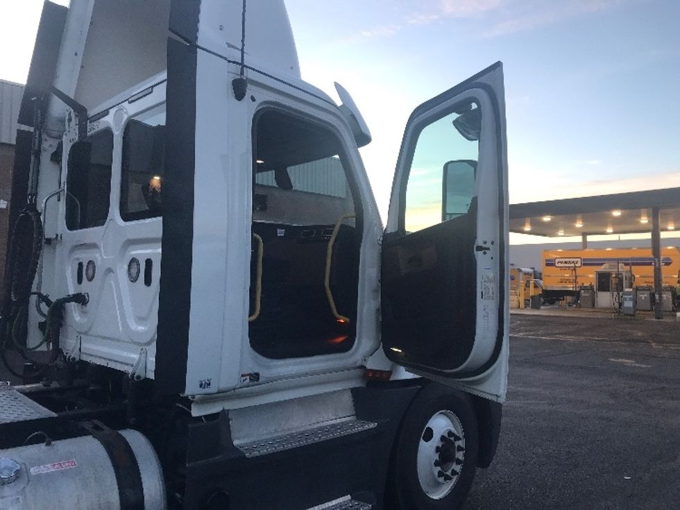 Day Cab Tractor-Heavy Duty Tractors-Freightliner-2020-T12664ST-Phoenix-AZ-507,141\n\t\tmiles-$ 44,500 - Image 12