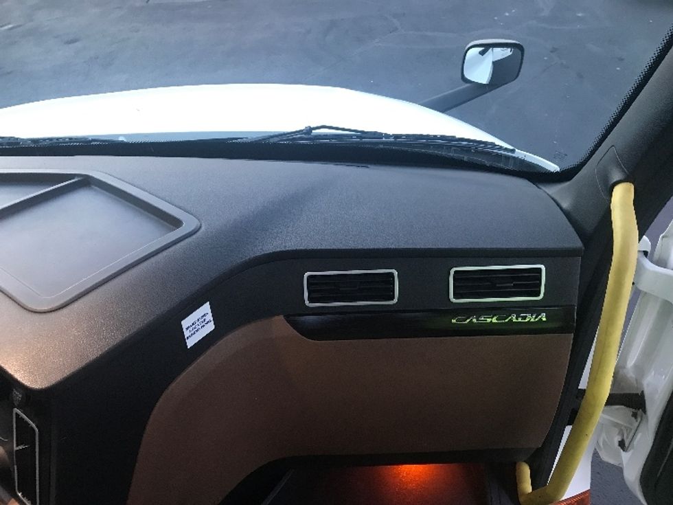 Day Cab Tractor-Heavy Duty Tractors-Freightliner-2020-T12664ST-Phoenix-AZ-507,141\n\t\tmiles-$ 44,500 - Image 13