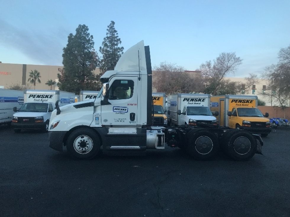 Day Cab Tractor-Heavy Duty Tractors-Freightliner-2020-T12664ST-Phoenix-AZ-507,141\n\t\tmiles-$ 44,500 - Image 4