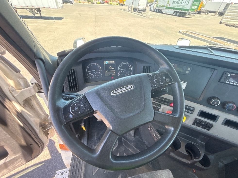 Day Cab Tractor-Heavy Duty Tractors-Freightliner-2020-T12664ST-Phoenix-AZ-563,601\n\t\tmiles-$ 39,500 - Image 11