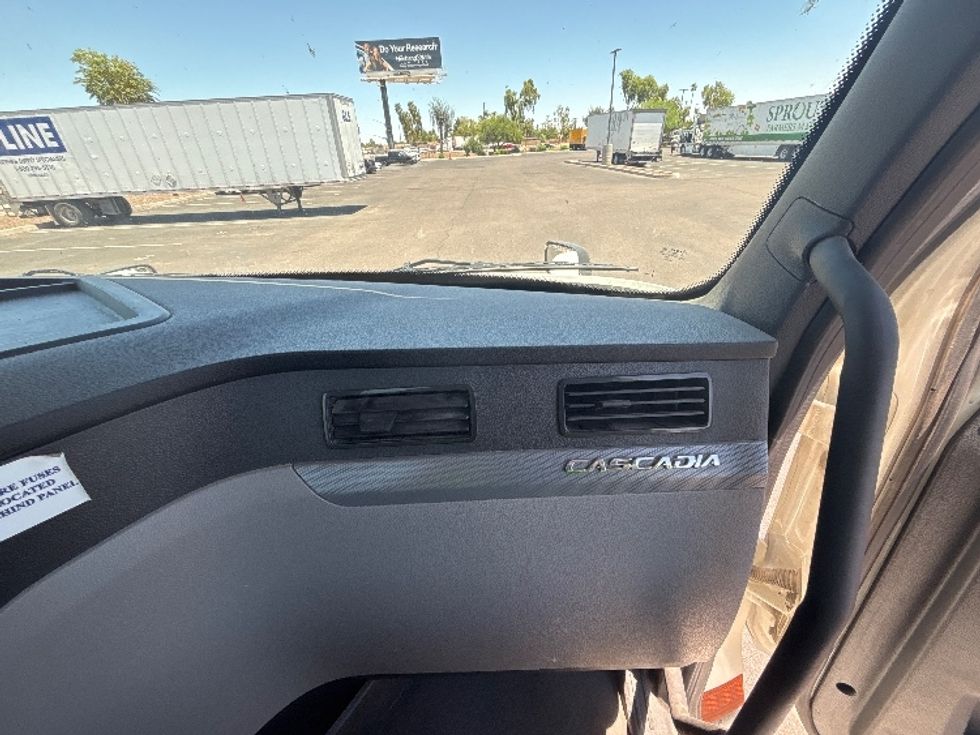Day Cab Tractor-Heavy Duty Tractors-Freightliner-2020-T12664ST-Phoenix-AZ-563,601\n\t\tmiles-$ 39,500 - Image 13