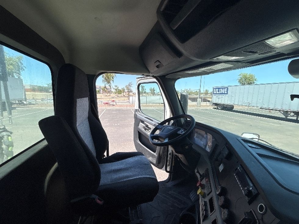 Day Cab Tractor-Heavy Duty Tractors-Freightliner-2020-T12664ST-Phoenix-AZ-563,601\n\t\tmiles-$ 39,500 - Image 14