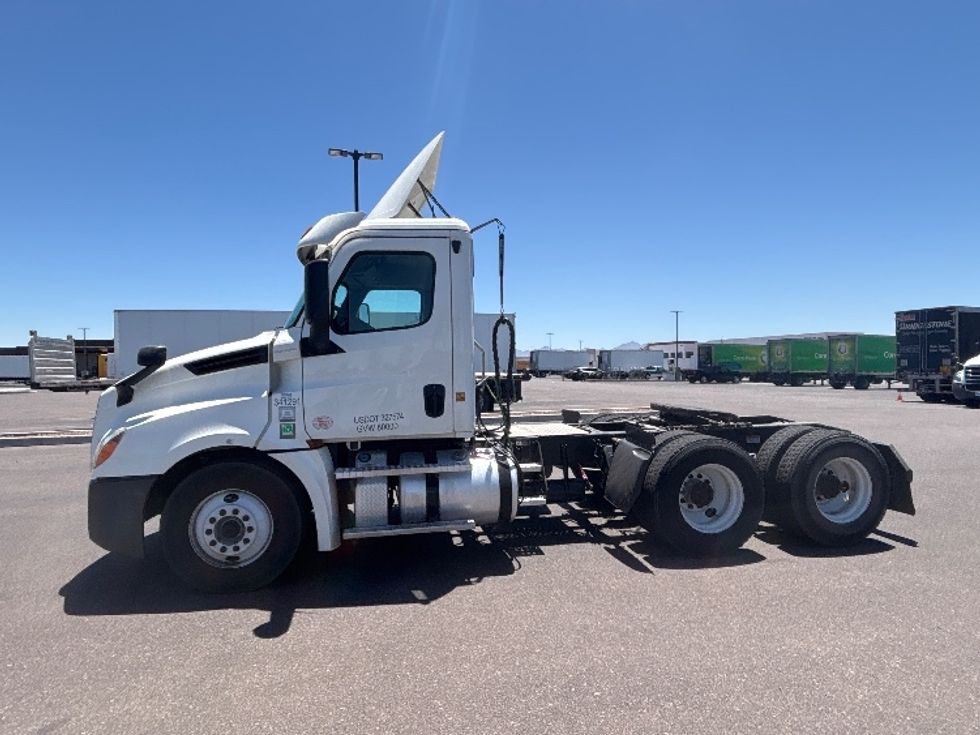 Day Cab Tractor-Heavy Duty Tractors-Freightliner-2020-T12664ST-Phoenix-AZ-563,601\n\t\tmiles-$ 39,500 - Image 4