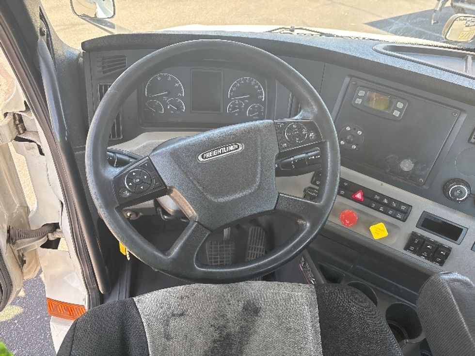 Day Cab Tractor-Heavy Duty Tractors-Freightliner-2020-T12664ST-Phoenix-AZ-582,588\n\t\tmiles-$ 37,500 - Image 11