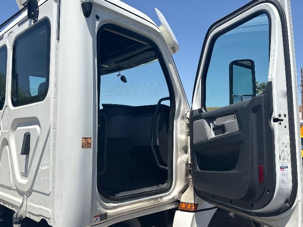 Day Cab Tractor-Heavy Duty Tractors-Freightliner-2020-T12664ST-Phoenix-AZ-582,588\n\t\tmiles-$ 37,500 - Image 12
