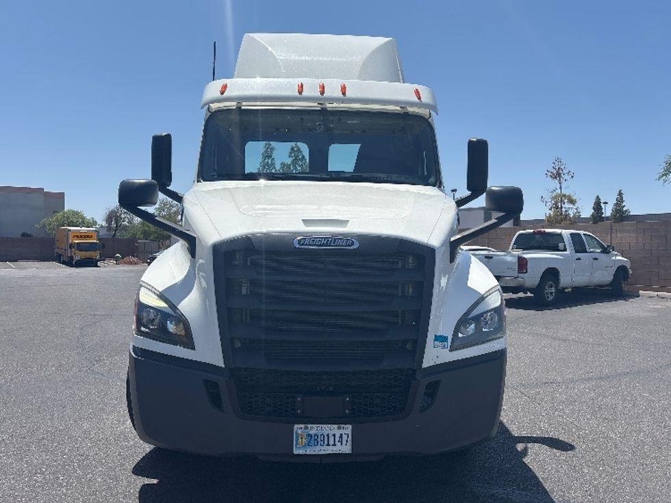 Day Cab Tractor-Heavy Duty Tractors-Freightliner-2020-T12664ST-Phoenix-AZ-582,588\n\t\tmiles-$ 37,500 - Image 2