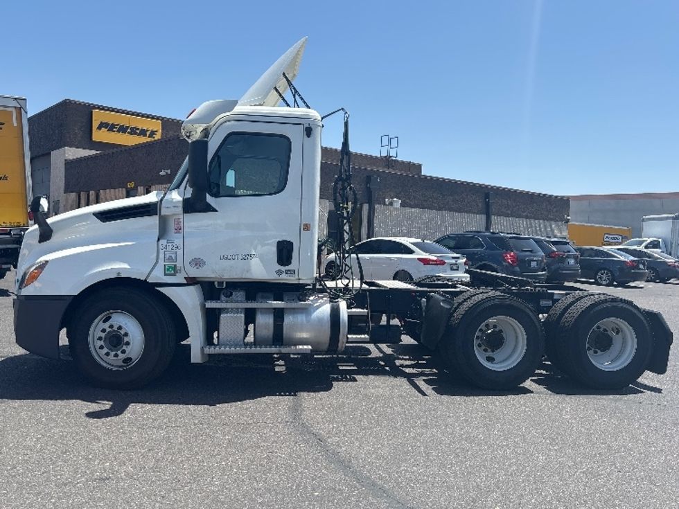 Day Cab Tractor-Heavy Duty Tractors-Freightliner-2020-T12664ST-Phoenix-AZ-582,588\n\t\tmiles-$ 37,500 - Image 4