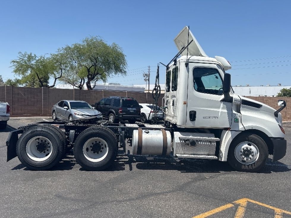 Day Cab Tractor-Heavy Duty Tractors-Freightliner-2020-T12664ST-Phoenix-AZ-582,588\n\t\tmiles-$ 37,500 - Image 8